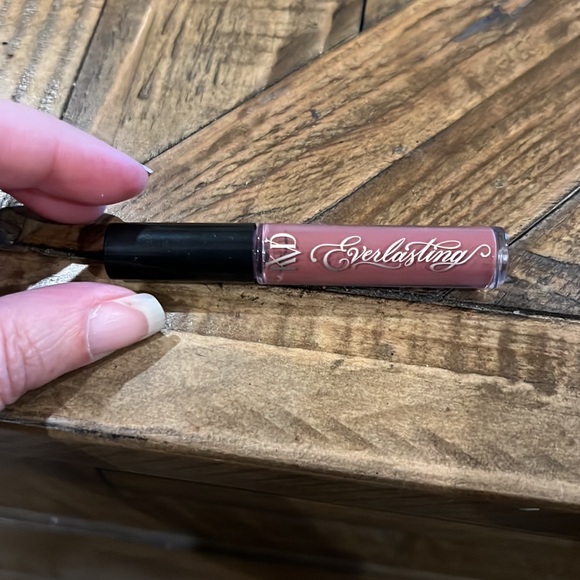 New assortment of lip and eye liners. - Picture 12 of 15